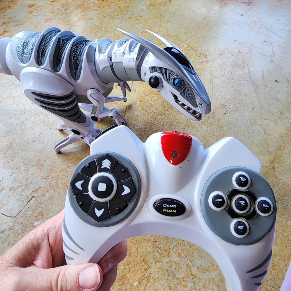 Remote control roboraptor dinosaur robot w/ remote large 2005